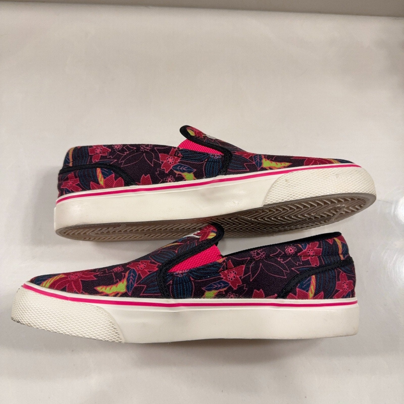 Nike Women’s Slip On Floral Canvas Shoes Sz 6 Pink Blue Tropical Casual Sneakers