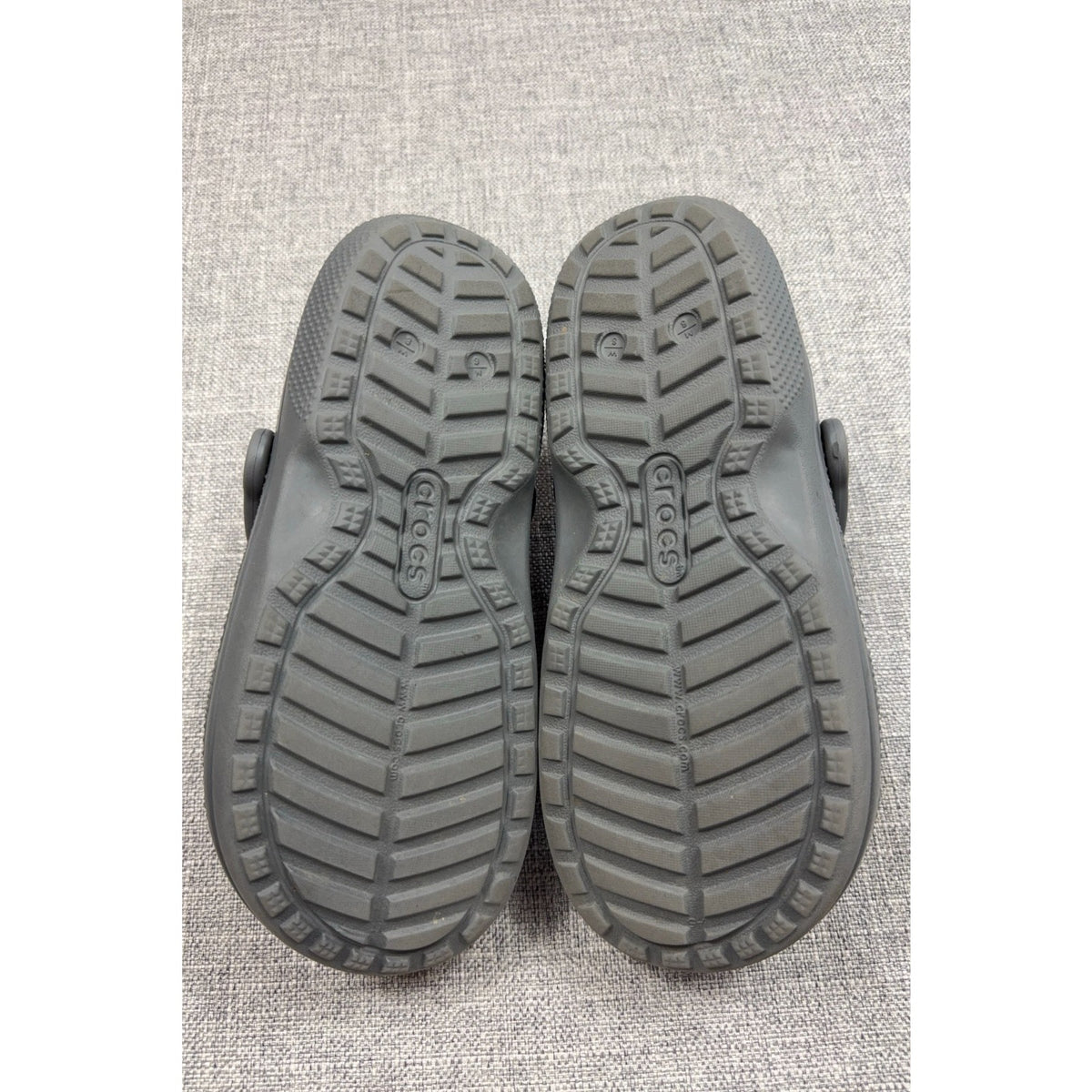 Crocs Classic Lined Clogs Gray M6 W8 Unisex Fleece Shoes w/ 5 Charms