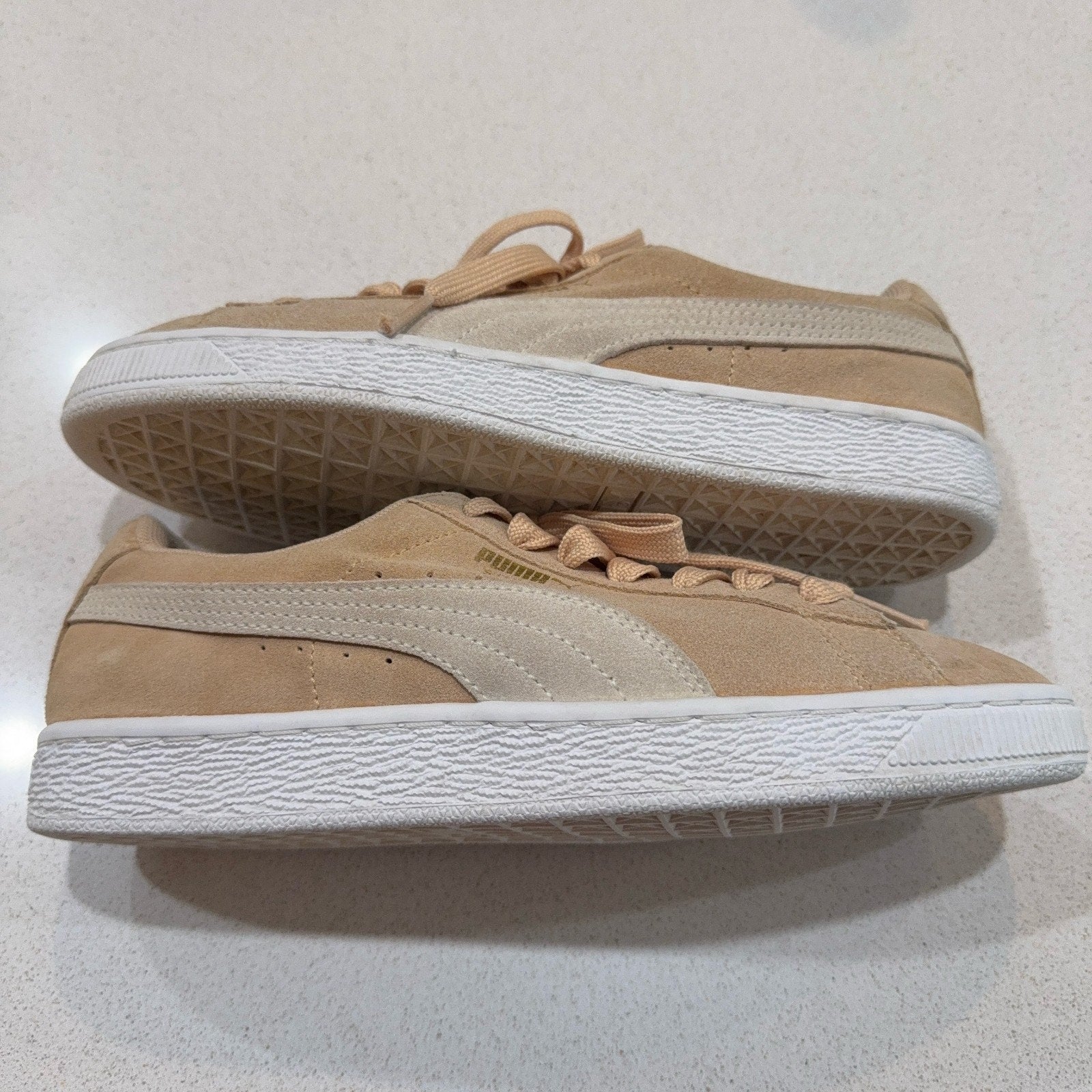 Puma Suede Classic Womens 8 Beige Peach Low Top Sneakers Casual Shoes US 5.5