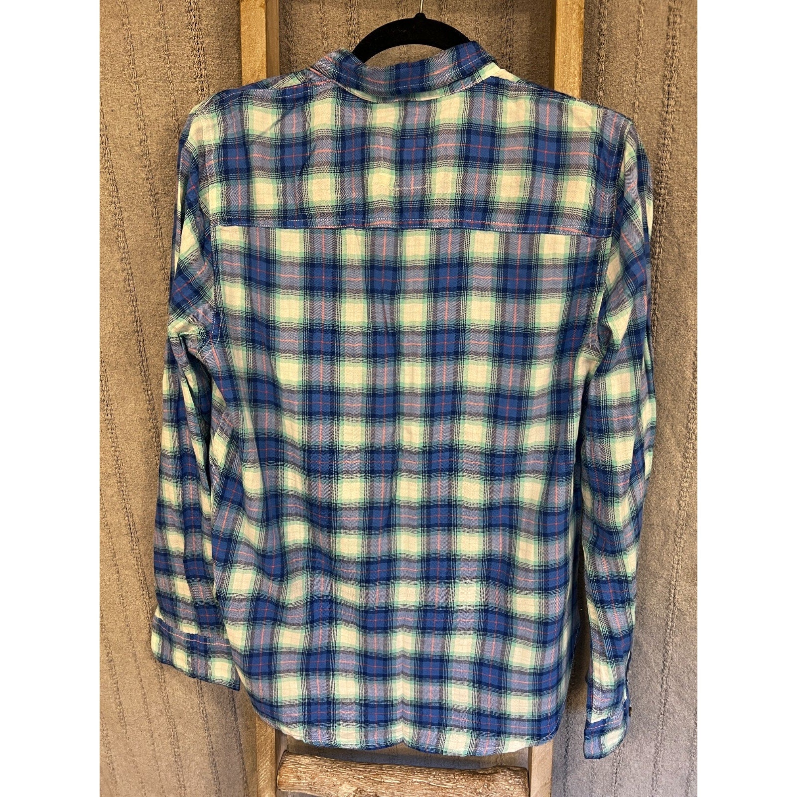 Hollister Womens Large Blue Plaid Flannel Shirt Button Front Pocket Logo Cotton