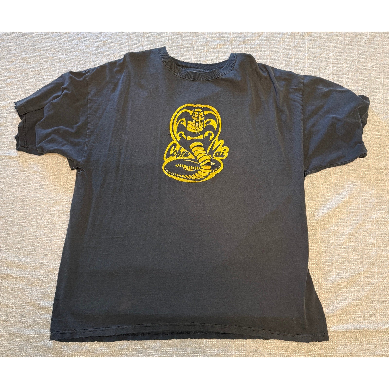 Vintage Cobra Kai T Shirt XXL Distressed Thrashed Faded Gildan Karate Kid Graphic Tee