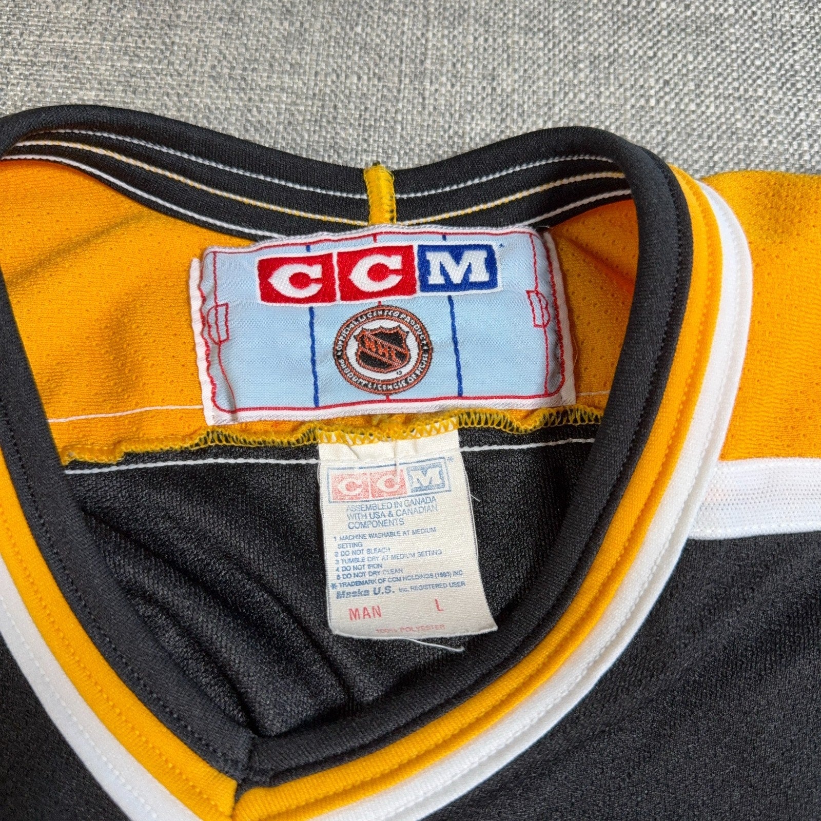 Vintage CCM Boston Bruins Jersey Mens M NHL Hockey Black Gold Made Canada