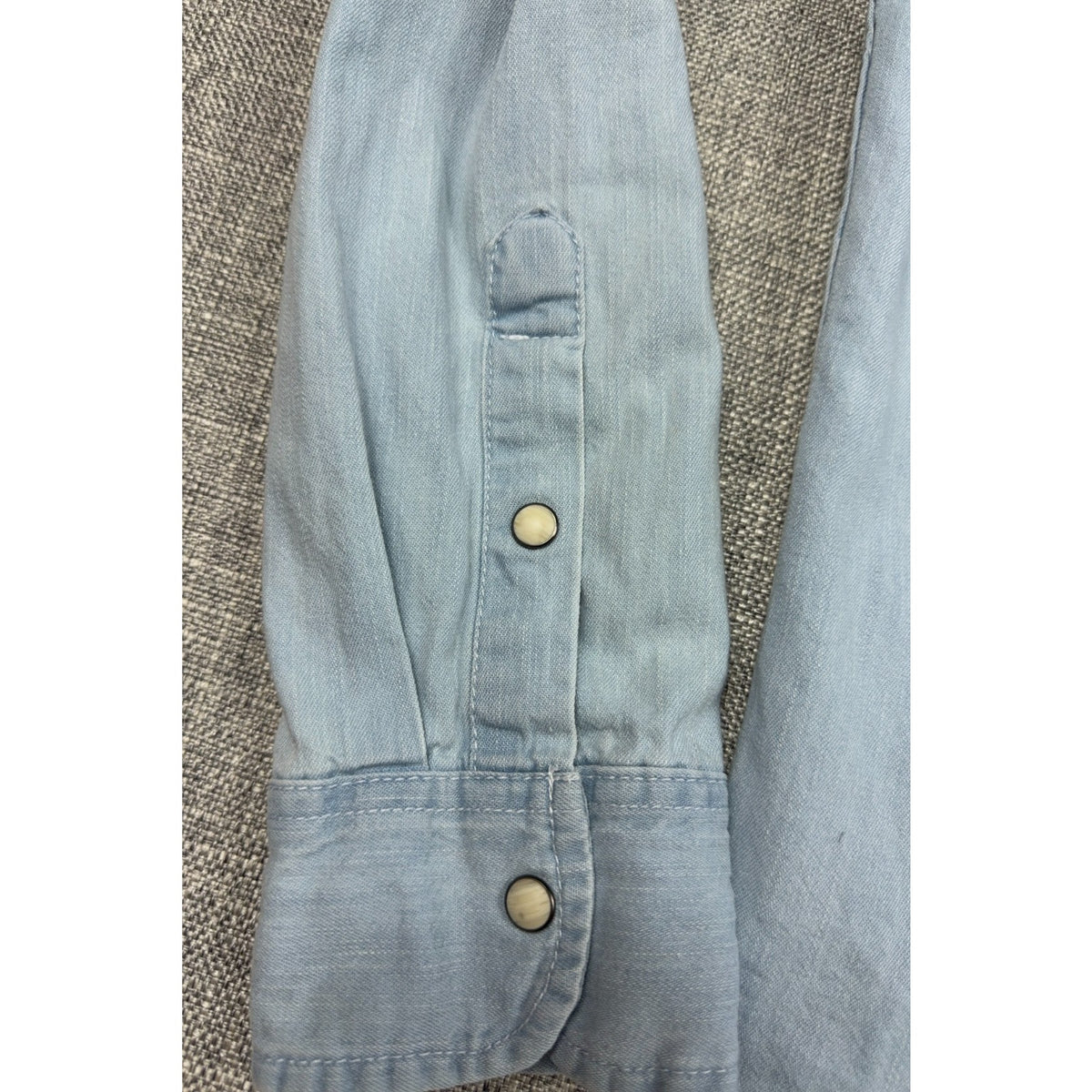 Pull&Bear Mens M Light Wash Denim Western Pearl Snap Shirt Flawed Cotton