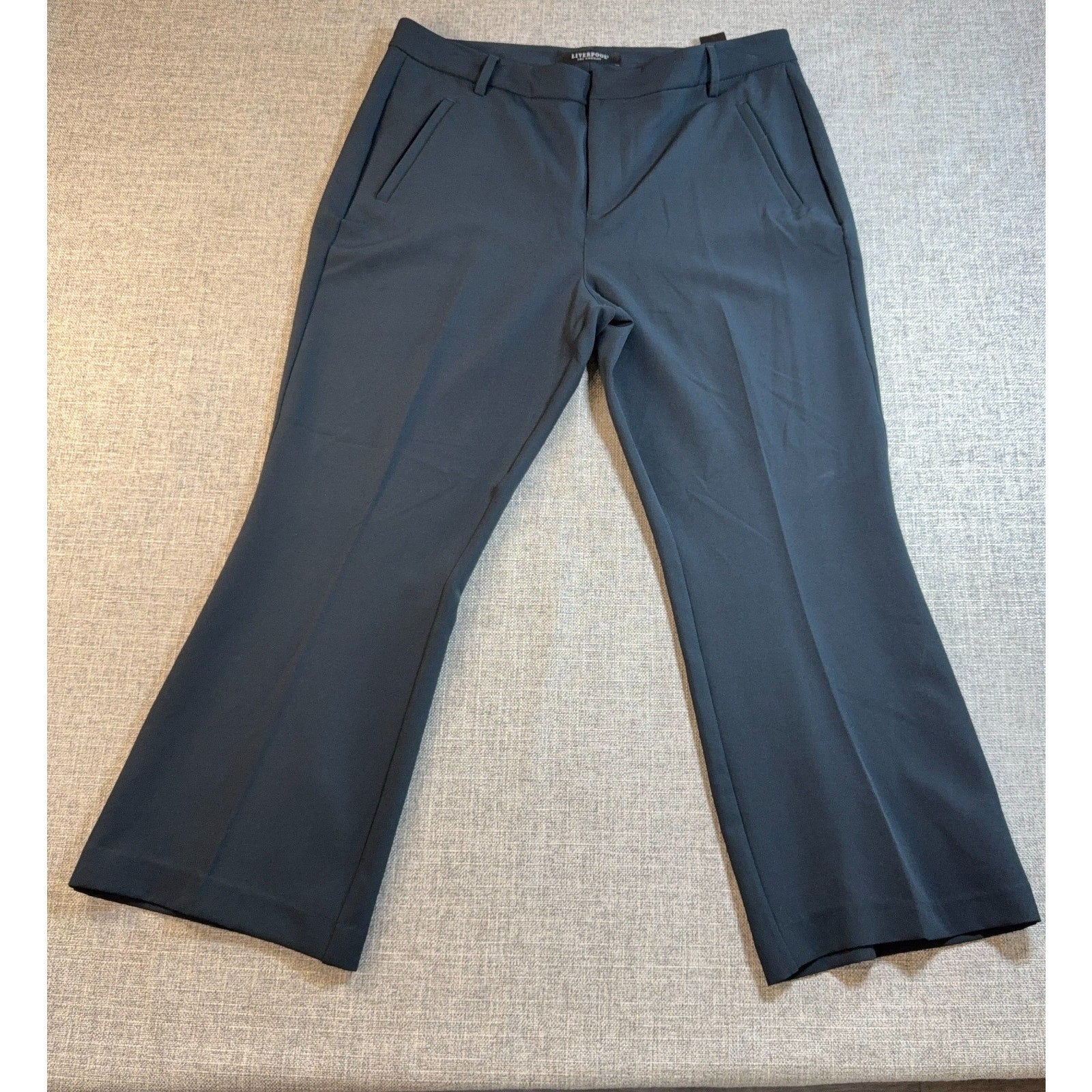 Liverpool Los Angeles Womens 14/32 Black Cropped Flare Dress Pants Stretch Flaw