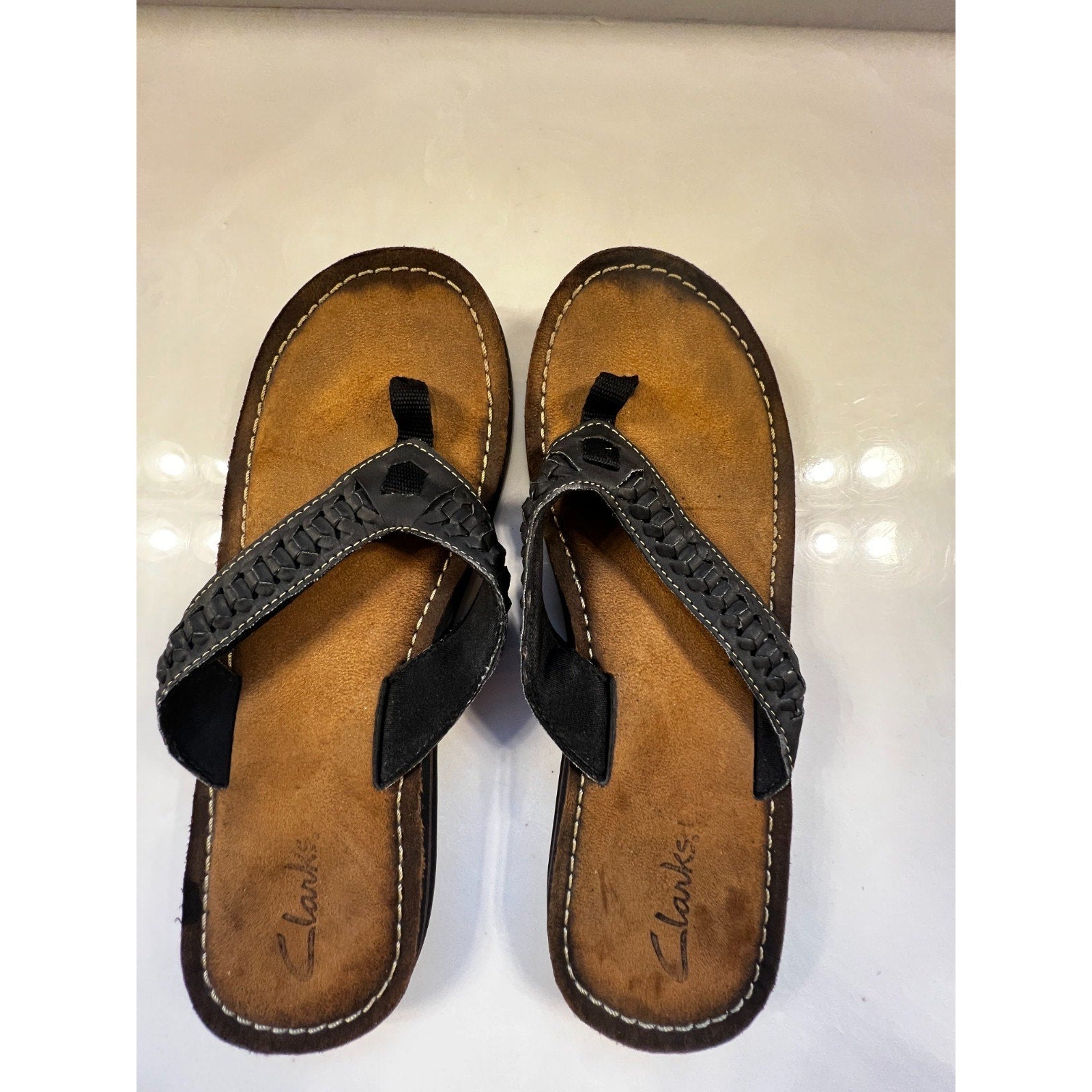Clarks Womens 9W Black Leather Thong Sandals Wide Comfort Casual Slip On
