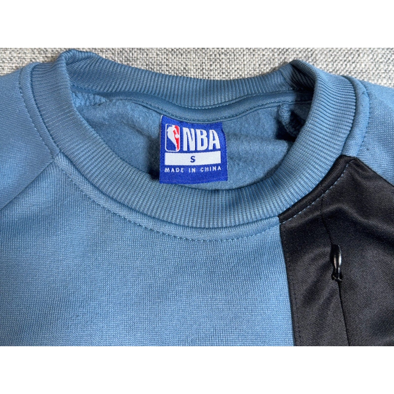 NBA Sweatshirt Men Small Blue Black Colorblock Utility Pocket Crewneck Fleece