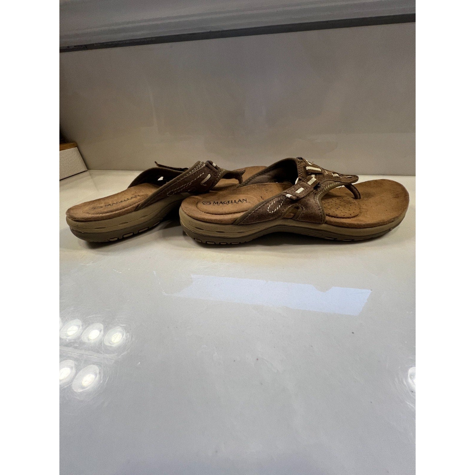 Magellan Outdoors Sandals Womens 9M Brown Comfort Thong Flip Flops Walking