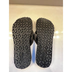 Clarks Womens 9W Black Leather Thong Sandals Wide Comfort Casual Slip On