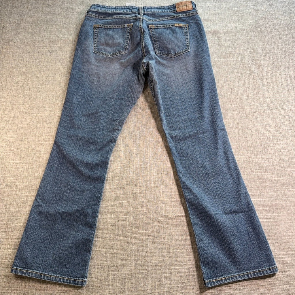 Lot of 2 Levi’s Women’s Jeans Size 8M Bootcut Stretch Denim Blue Category