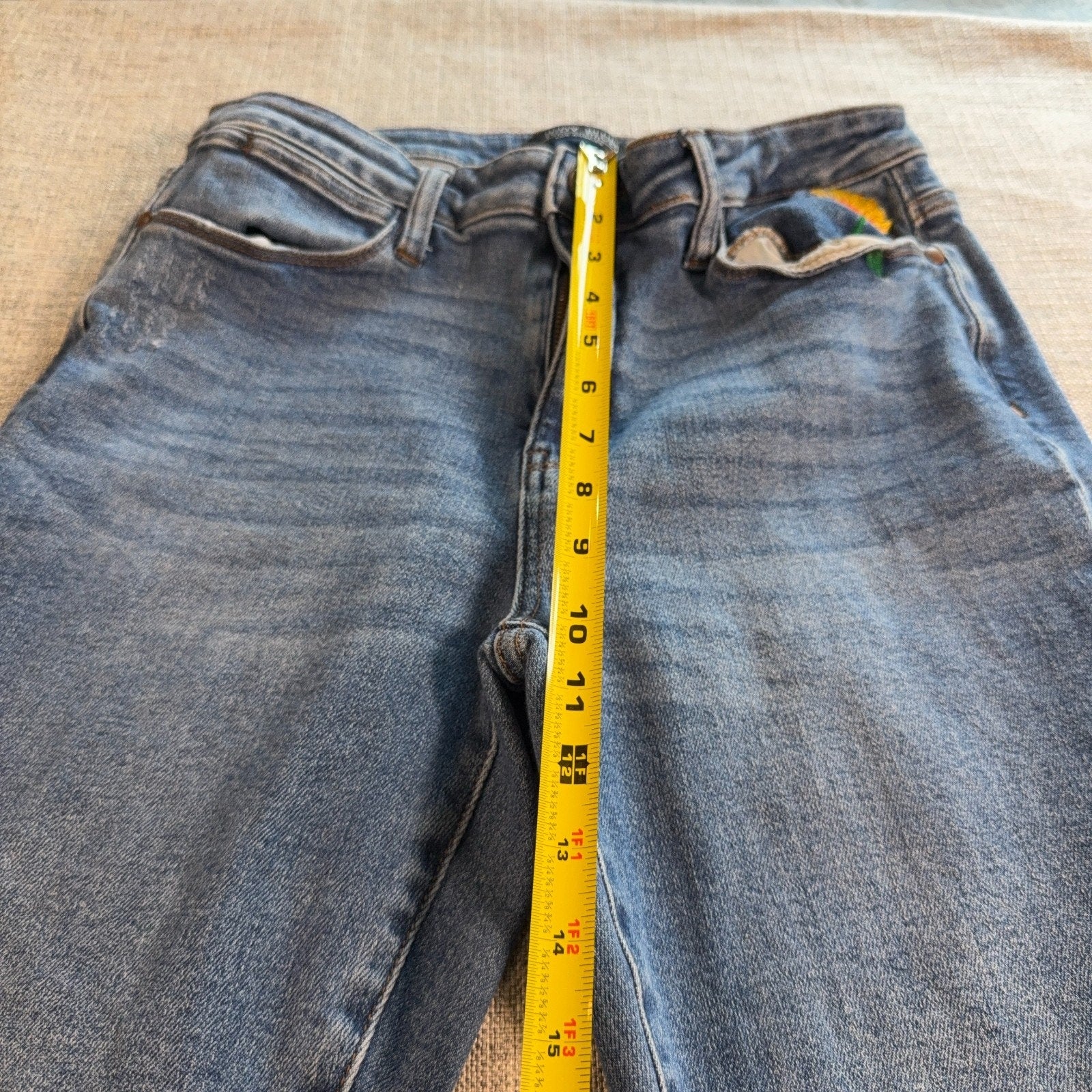 Judy Blue Jeans Women’s 3/26 Relaxed Fit Raw Hem Blue Embroidered Sunflower Boho