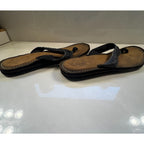 Clarks Womens 9W Black Leather Thong Sandals Wide Comfort Casual Slip On