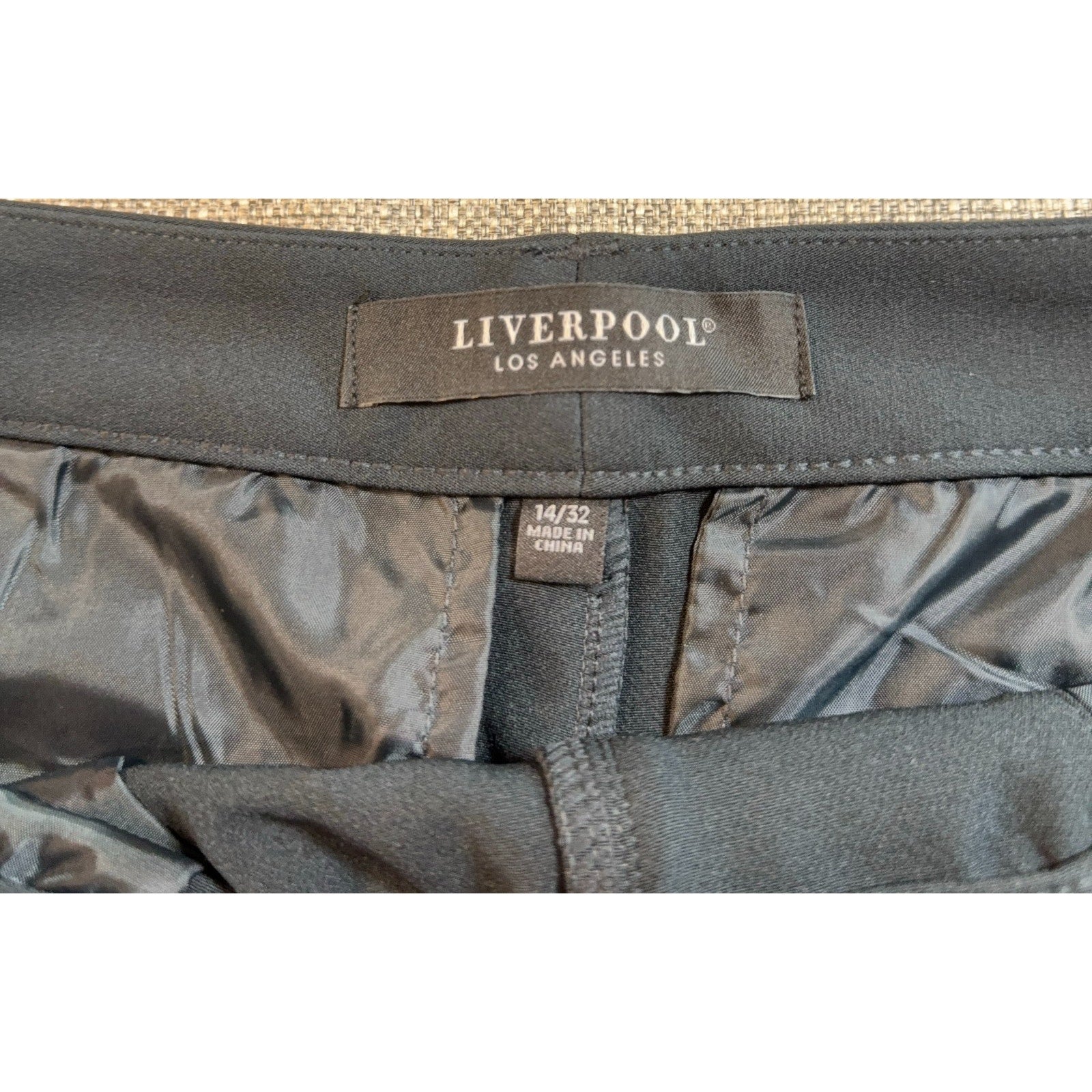 Liverpool Los Angeles Womens 14/32 Black Cropped Flare Dress Pants Stretch Flaw