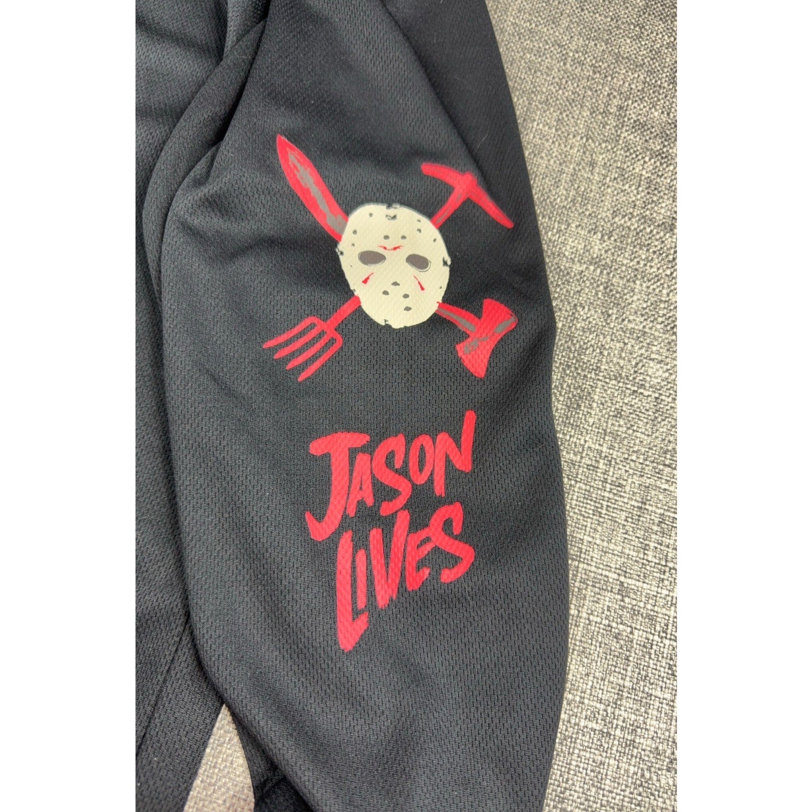 Friday the 13th Jason Voorhees Hockey Jersey Shirt Mens L Black Red Horror