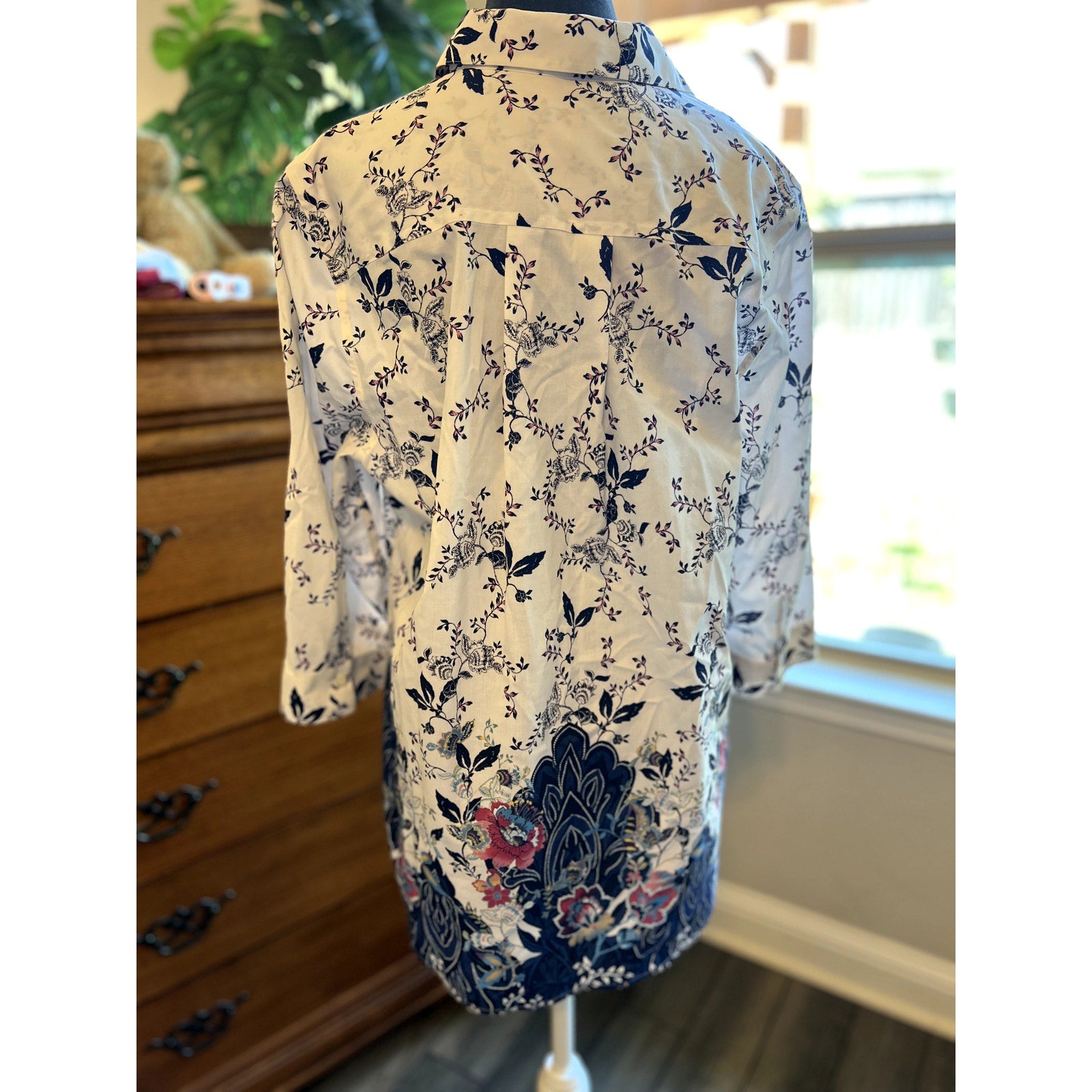 Chico’s Size 2 Floral Button Up Tunic Top White Blue Pink 3/4 Sleeve Womens