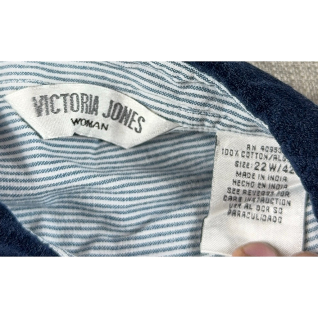 Vintage Victoria Jones Woman 22W/24W Cat Christmas Shirt Embroidered Holiday