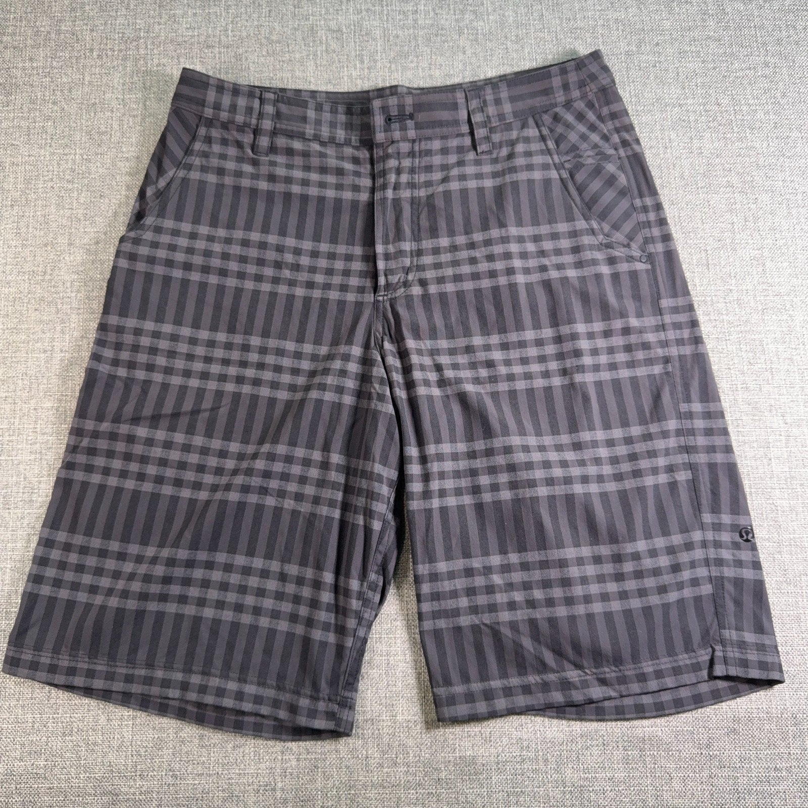 Lululemon Men’s Shorts 32 Gray Plaid Golf Athletic Stretch Nylon 10.5” Inseam
