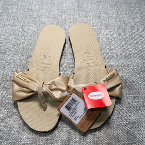 Havaianas You St Tropez Lush Shine Bow Sandals Women 7/8 Sand Grey NWT