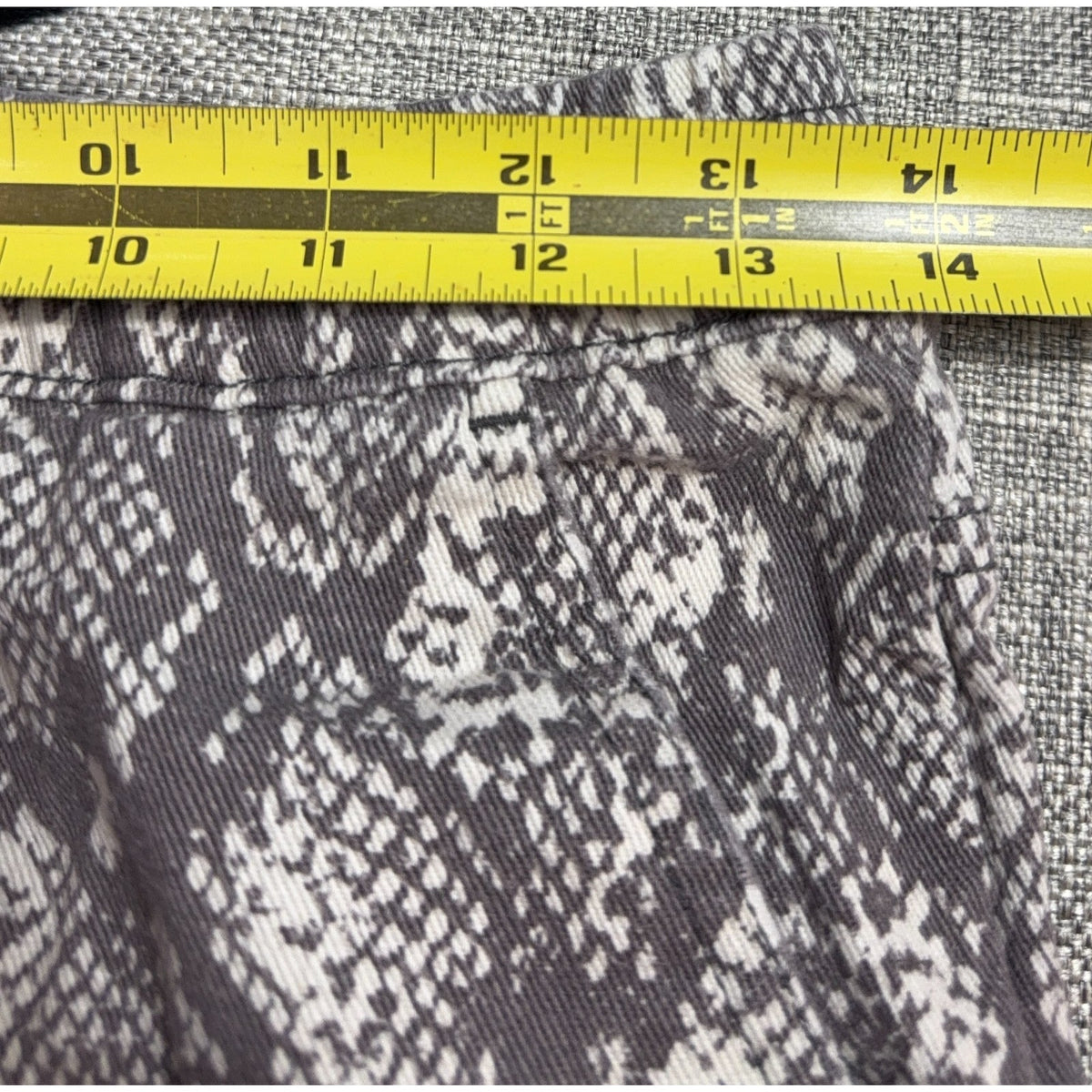 Urban Outfitters Snake Print Pants Womens S Gray White Pull On Cropped 25.5