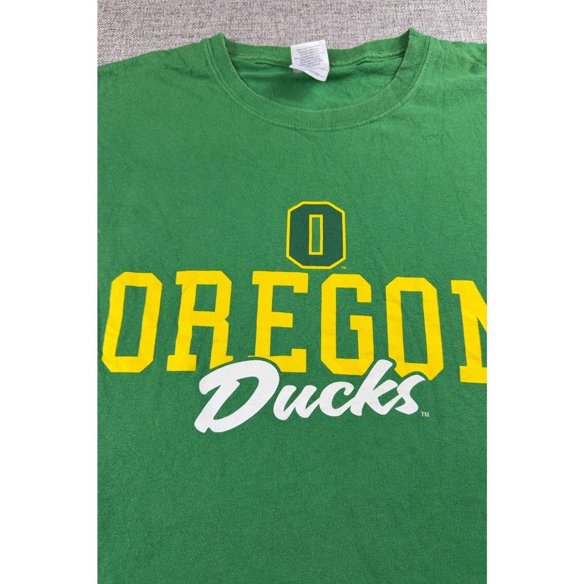 Second Half Supply Co, LLC green Oregon Ducks cotton graphic T-shirt with yellow and white college football logo